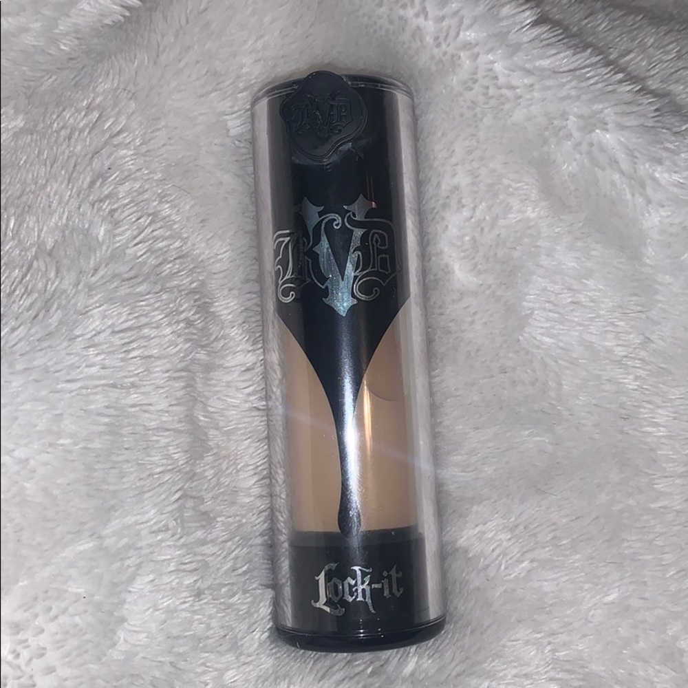Kat Von D tattoo lock foundation